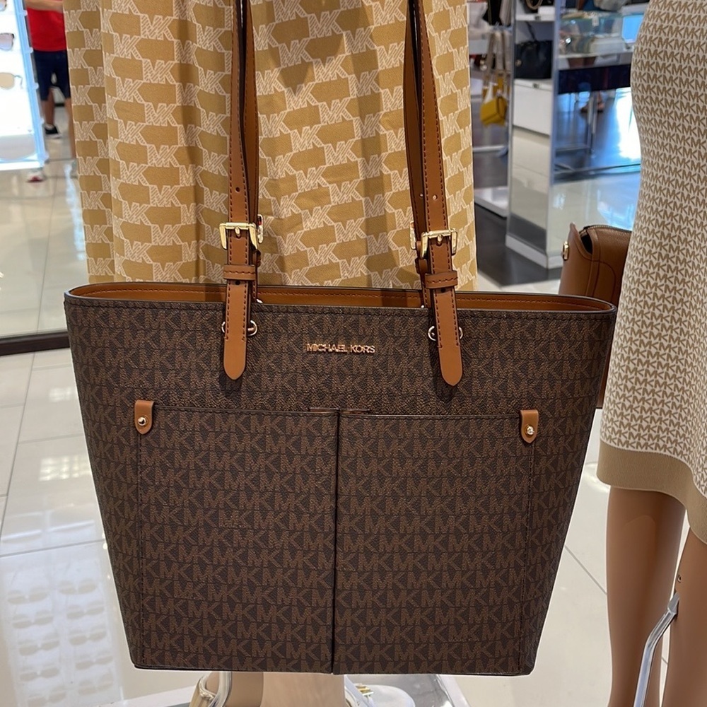 MICHAEL KORS JET SET TRAVEL MEDIUM DOUBLE POCKET TOTE 
BROWN SIGNATURE
NWT